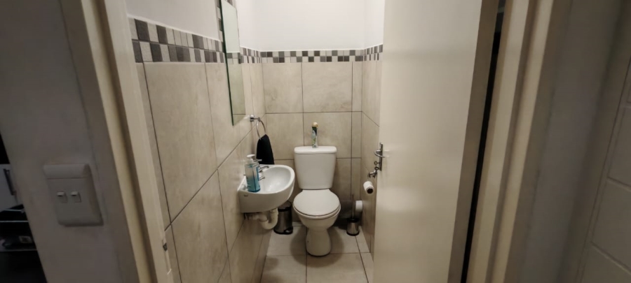 2 Bedroom Property for Sale in Stratford Green Western Cape